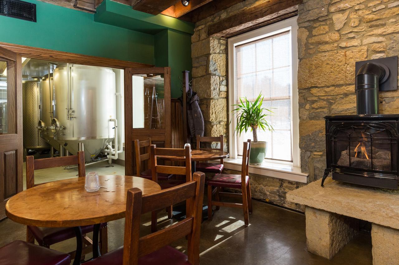 Commerce Street Brewery Hotel Mineral Point Buitenkant foto